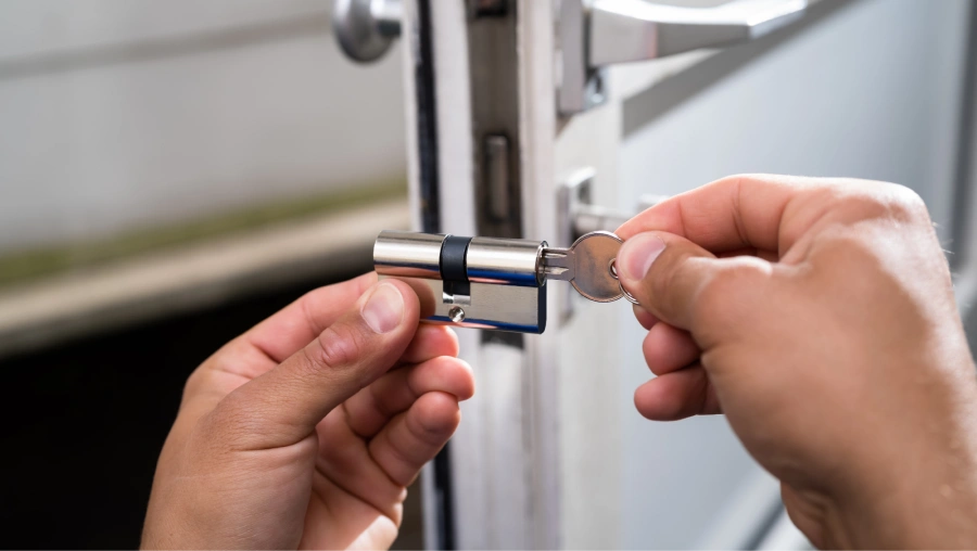 unsplash_Yr4n8O_3UPc Rekeying Services service 3